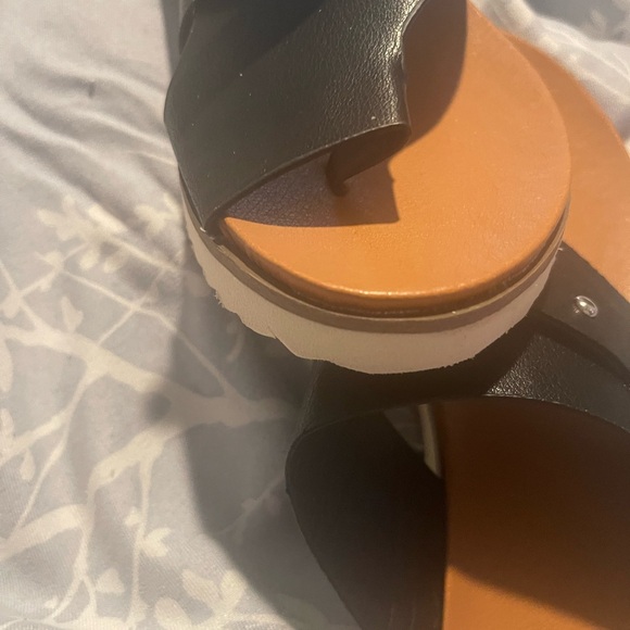 NWOT Size 6.5 Faux Black Leather Slip On - Picture 5 of 9